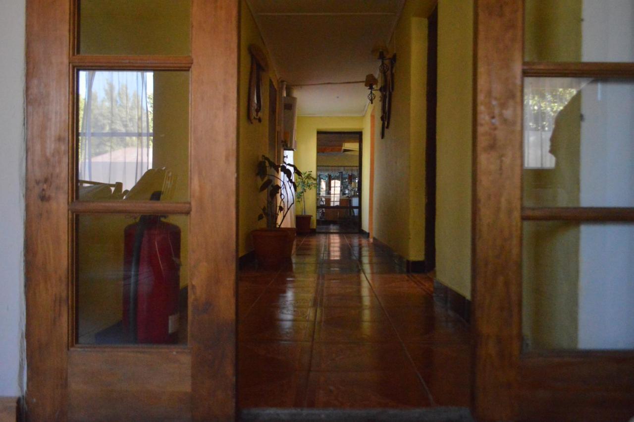 Hostal Y Cabanas Vientos Del Sur Puerto Ingeniero Ibanez Esterno foto